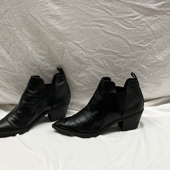 Dolce Vita Black Ankle Booties with Pointed Toe - Picture 2 of 10